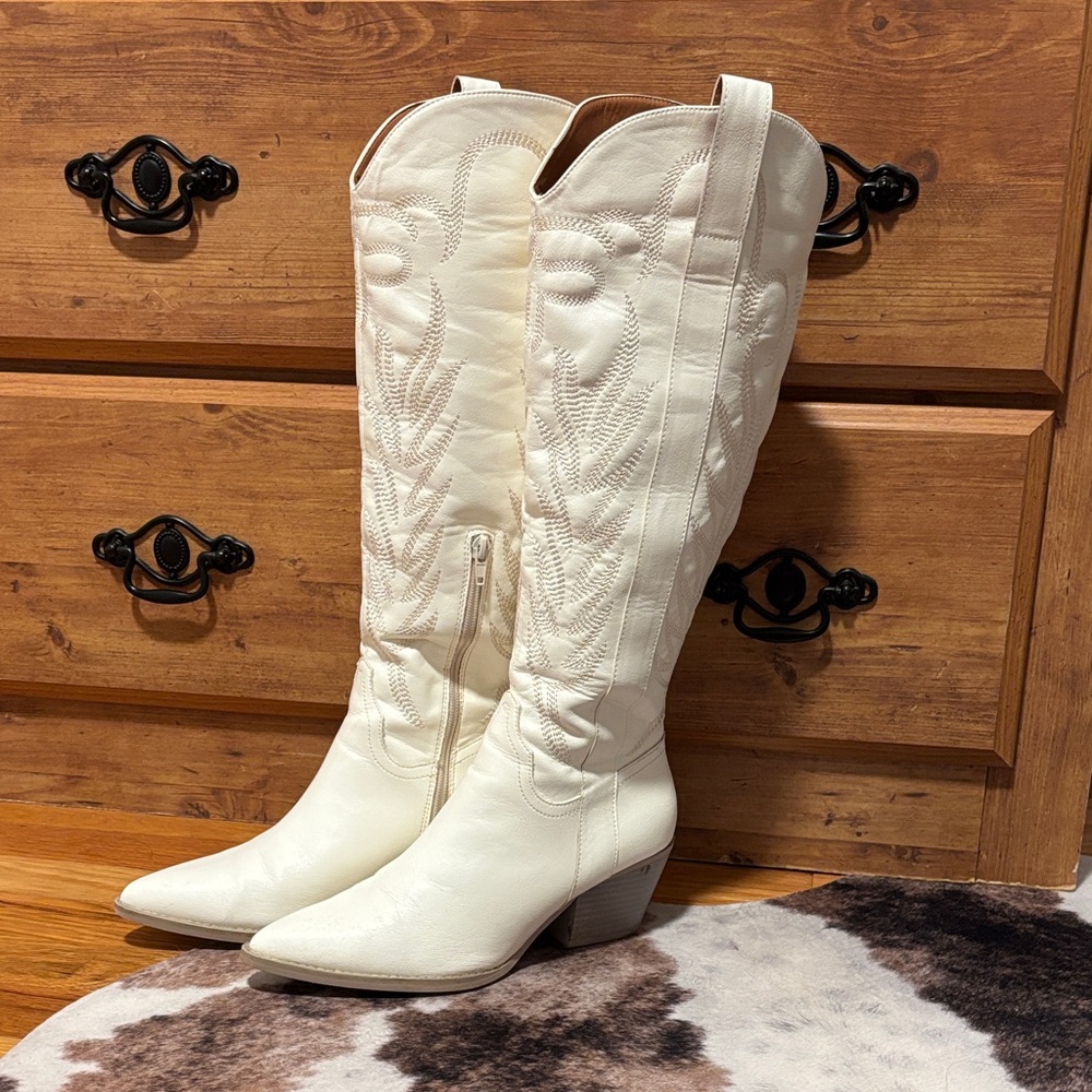 White Western-Style Women's Boots